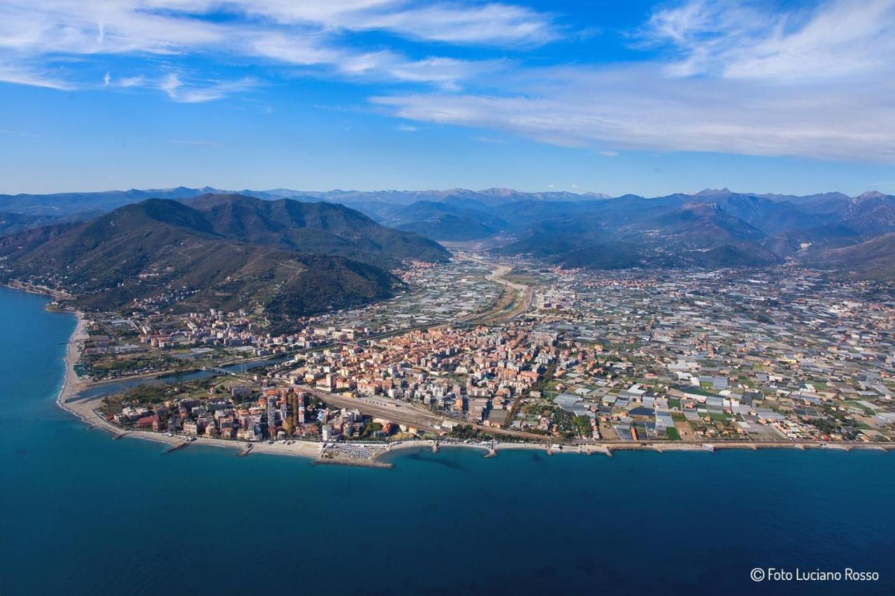 Ferienwohnung Delizioso Trilocale A Due Passi Dal Mare Di Albenga Exterior foto