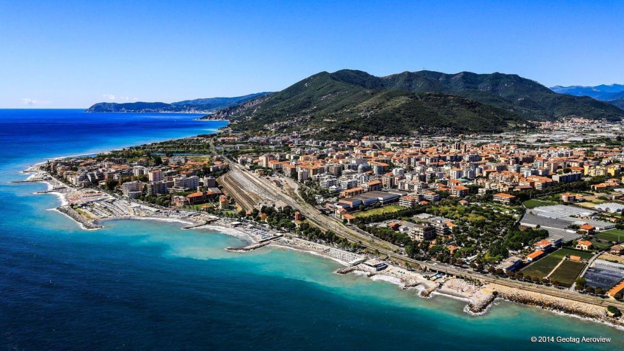 Ferienwohnung Delizioso Trilocale A Due Passi Dal Mare Di Albenga Exterior foto